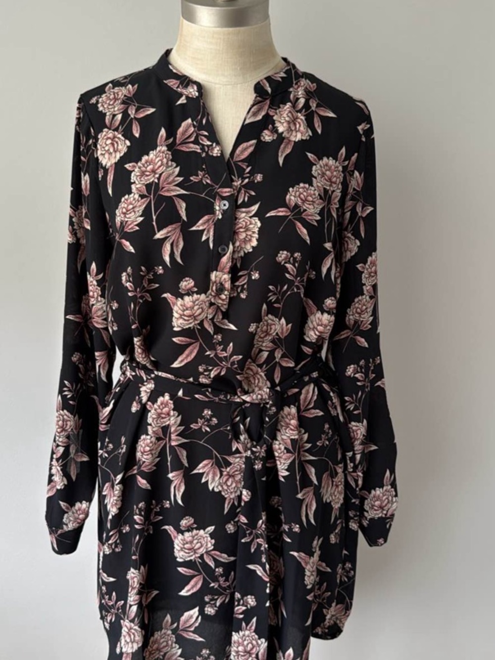 Forever 21 Black Floral Tie-Waist Long Sleeve Dress with Blush Flowers